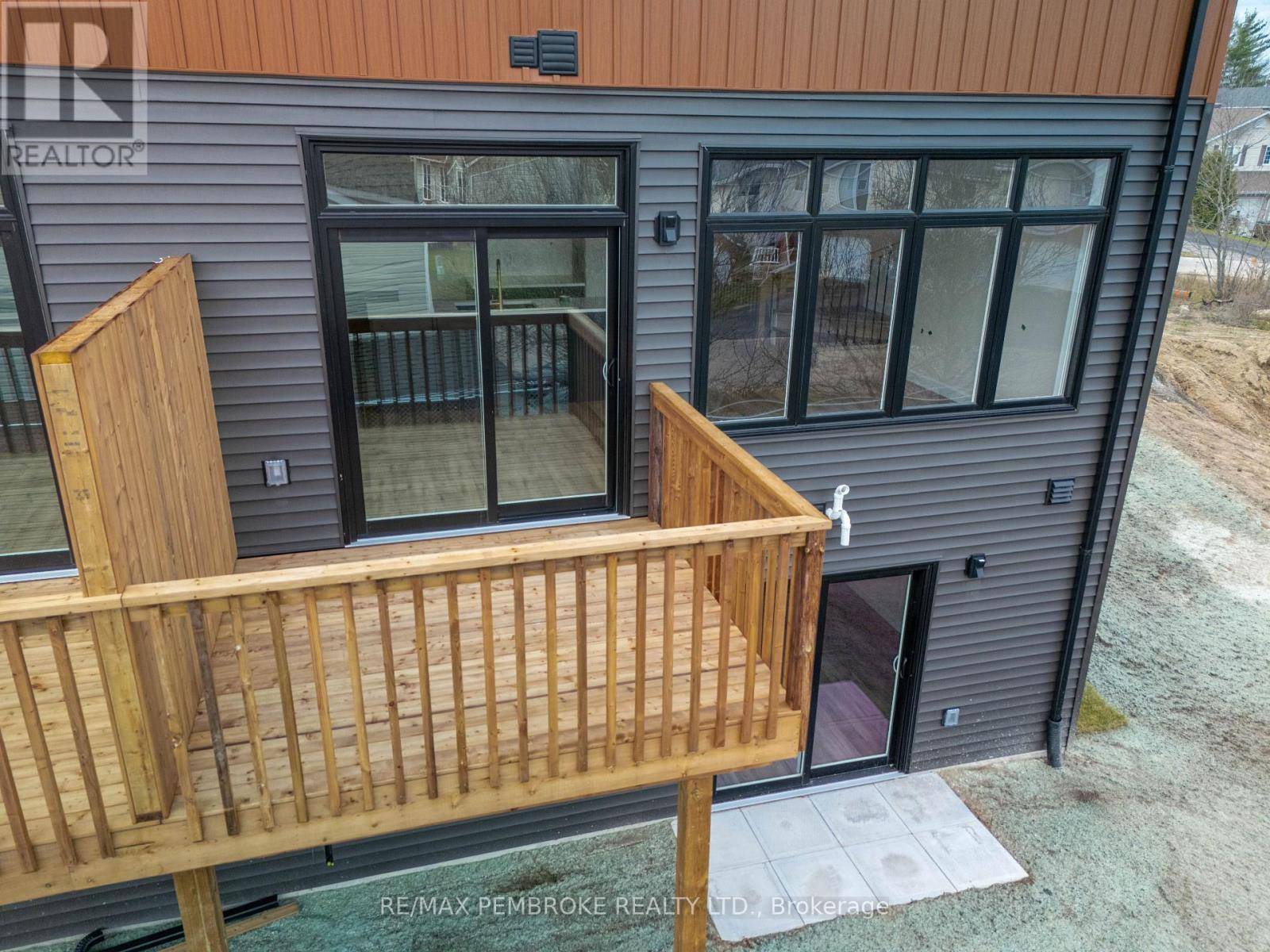 Petawawa, ON K8H3N4,13 NORTHBROOK STREET
