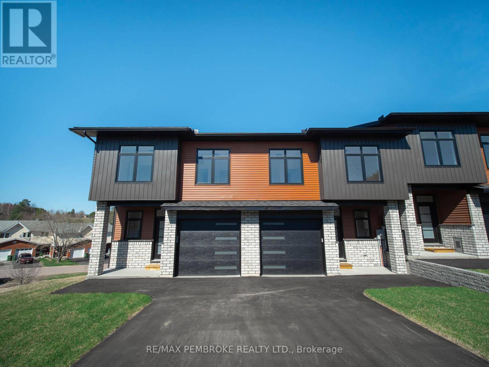 Petawawa, ON K8H3N4,13 NORTHBROOK STREET