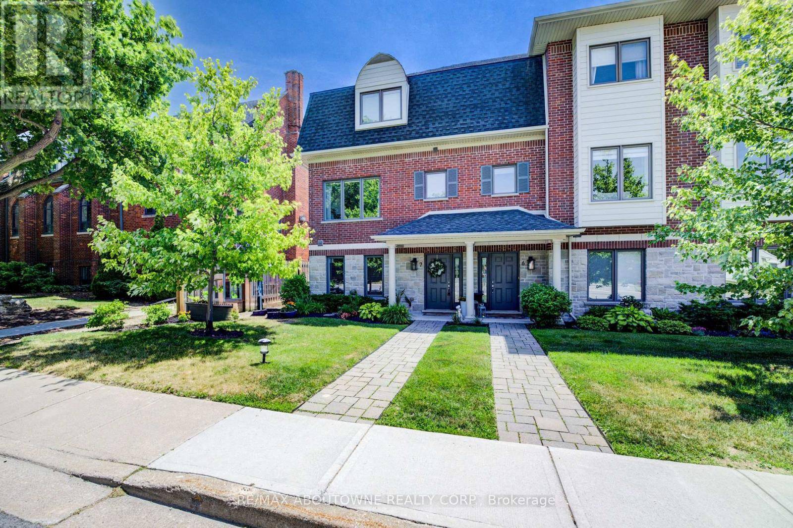 44 Flamboro ST #7, Hamilton (waterdown), ON L0R2H0