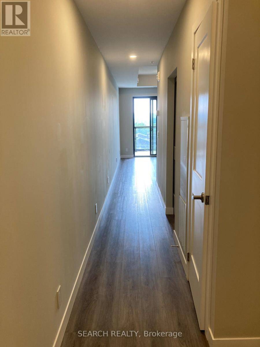 Hamilton (central), ON L8P3R6,15 Queen ST #806