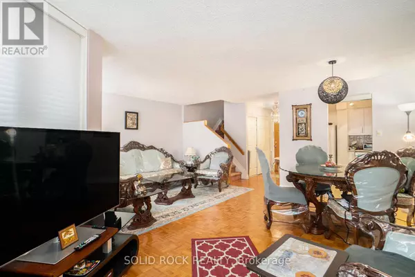Ottawa, ON K2B8M5,2871 Richmond RD #108
