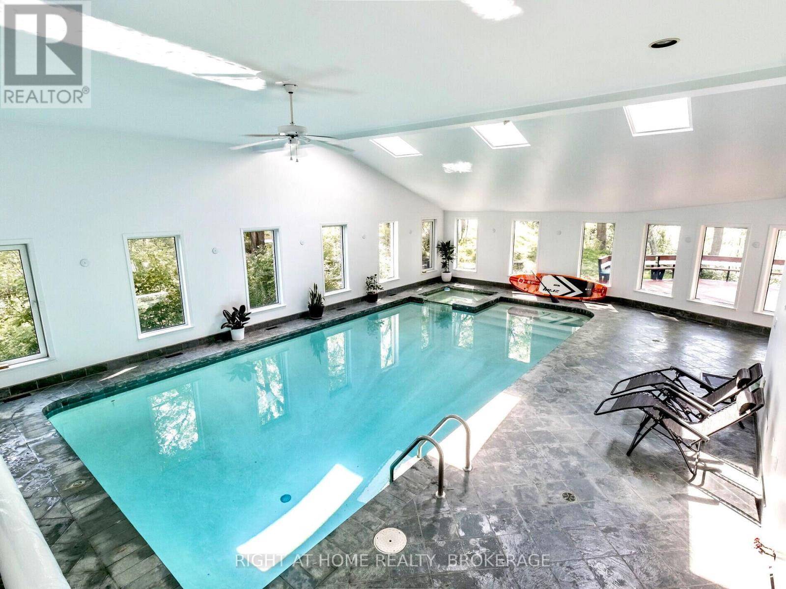 Hamilton (ancaster), ON L9H5E3,774 OLD DUNDAS ROAD
