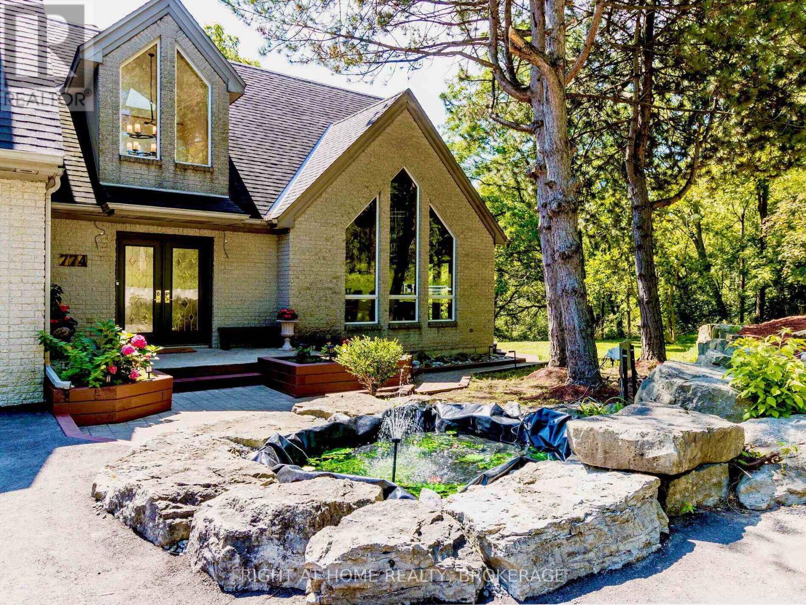 Hamilton (ancaster), ON L9H5E3,774 OLD DUNDAS ROAD