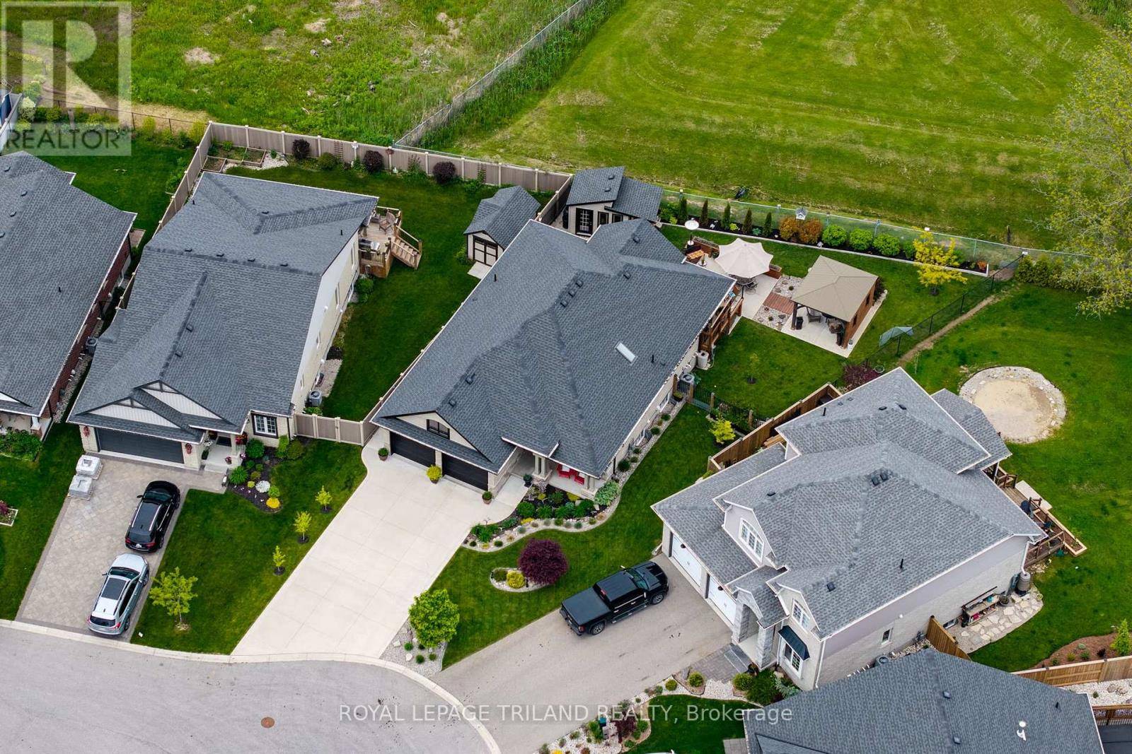 Central Elgin (port Stanley), ON N5L0A5,208 EMERY STREET