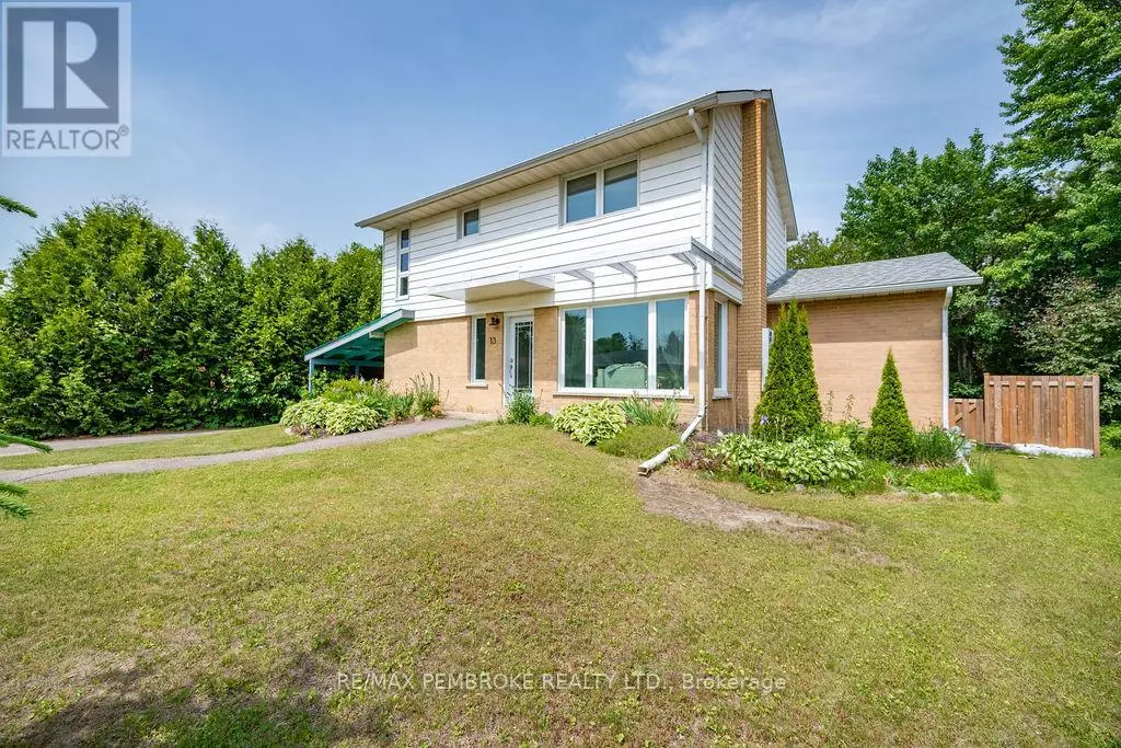 Deep River, ON K0J1P0,13 HIGHLAND CRESCENT