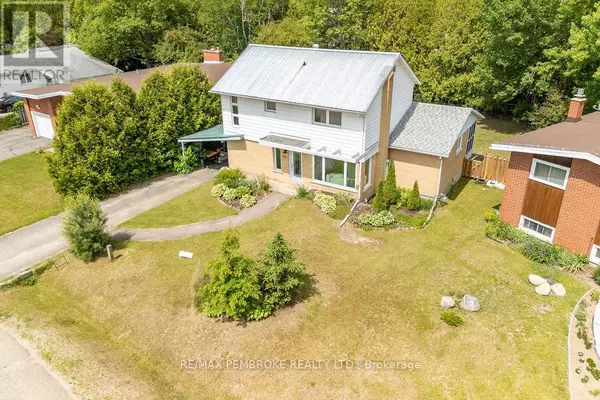 Deep River, ON K0J1P0,13 HIGHLAND CRESCENT