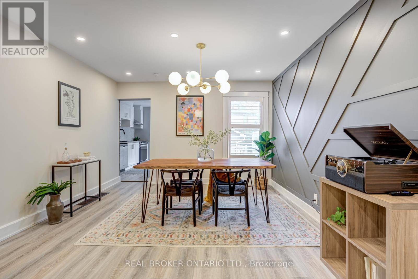 Hamilton (crown Point), ON L8M3E4,39 EAST BEND AVENUE S