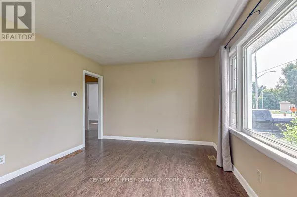 London East (east H), ON N5V1Y5,1598 HANSULD STREET