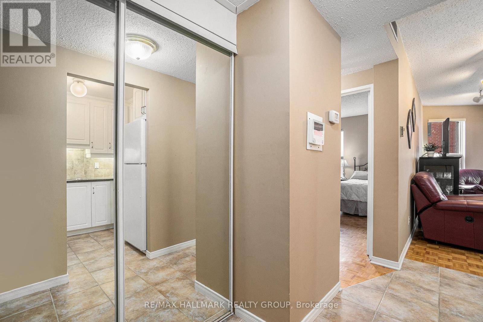 Ottawa, ON K1R7X2,556 Laurier AVE West #1404