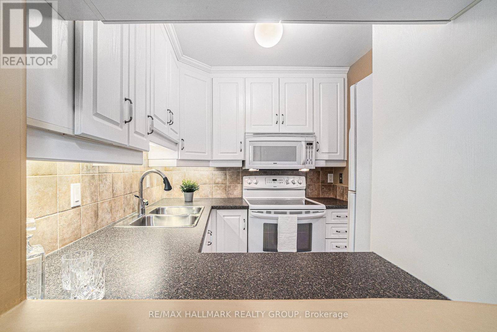 Ottawa, ON K1R7X2,556 Laurier AVE West #1404