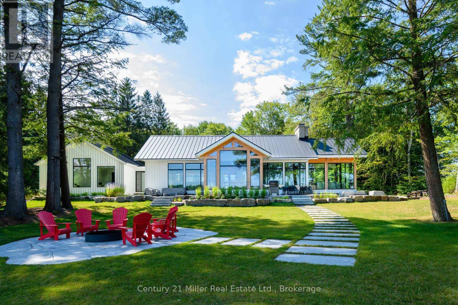 Muskoka Lakes (wood (muskoka Lakes)), ON P0C1M0,1016 KEELER ROAD