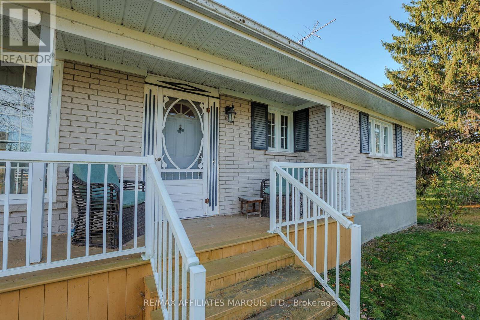 South Glengarry, ON K0C2J0,19732 JOHN STREET