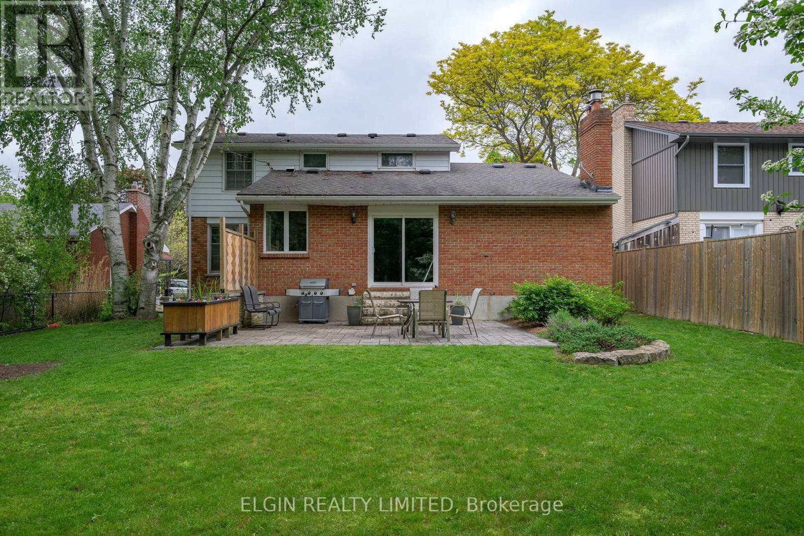 St. Thomas, ON N5R1E5,17 GLANWORTH AVENUE