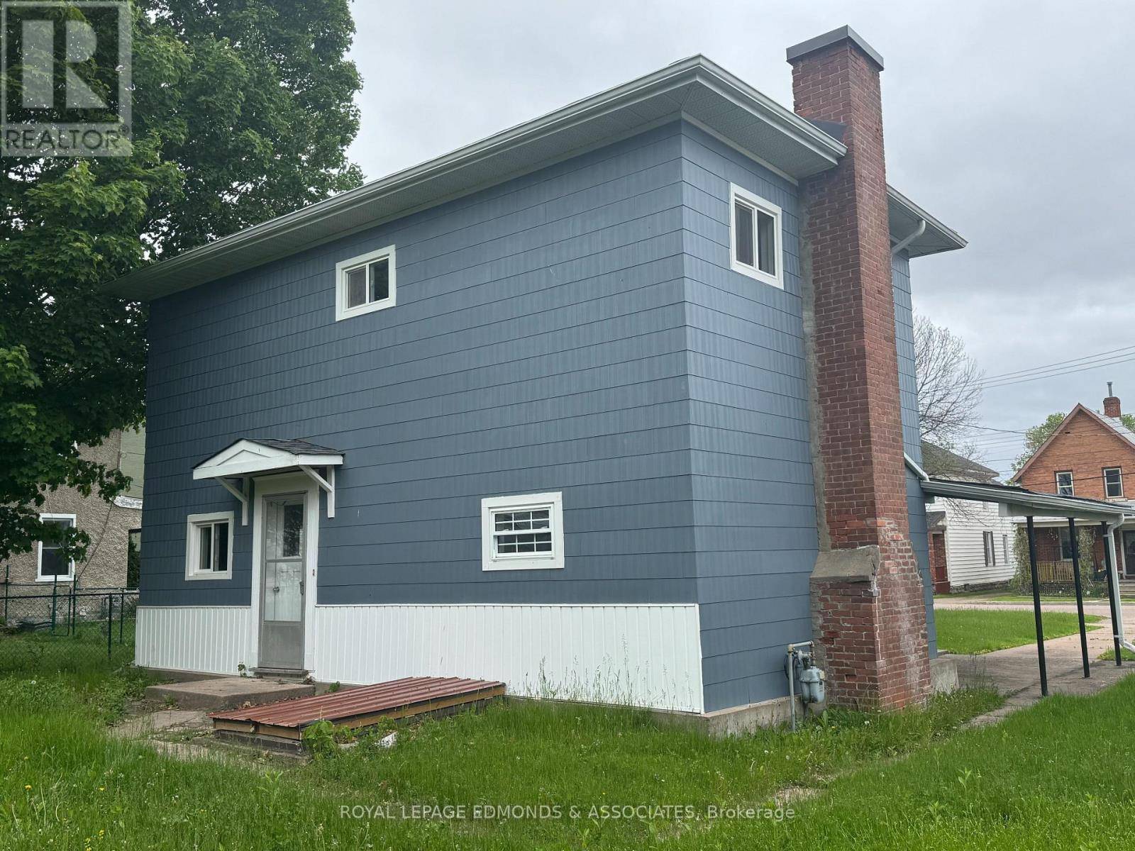 Pembroke, ON K8A5S1,256 RENFREW STREET