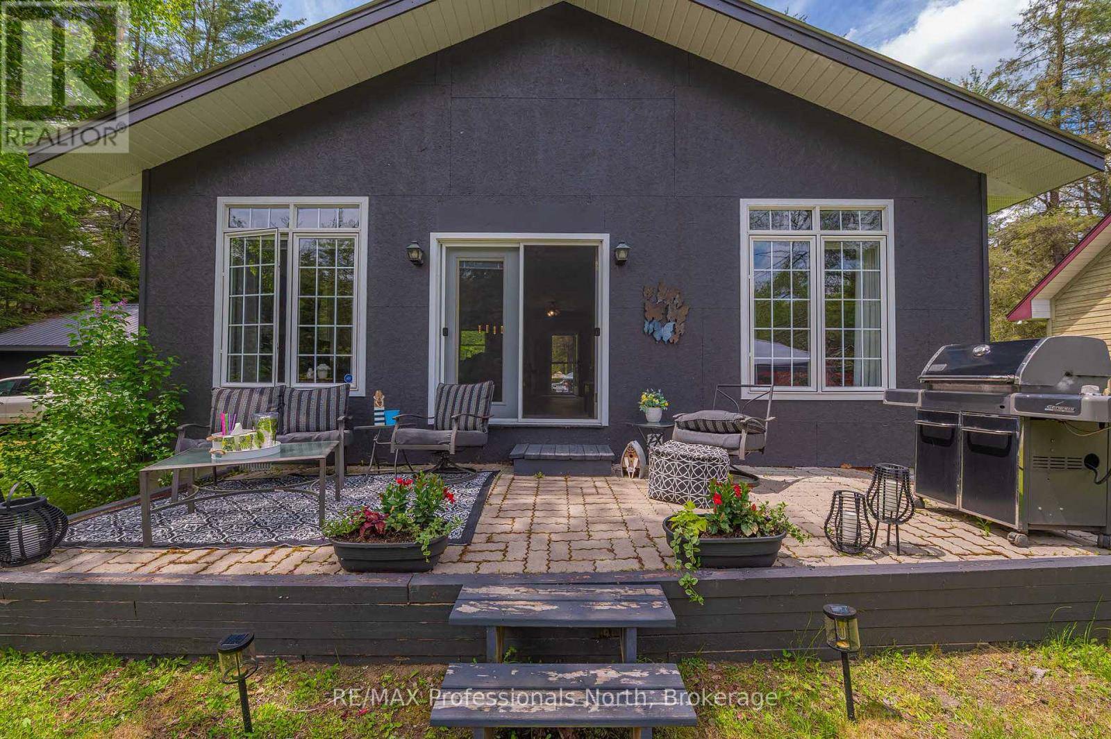 Kawartha Lakes (laxton/digby/longford), ON K0M2L0,24 RELAX AVENUE