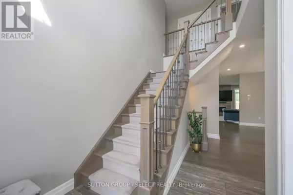 London North (north S), ON N6G0T3,1061 Eagletrace DR #33