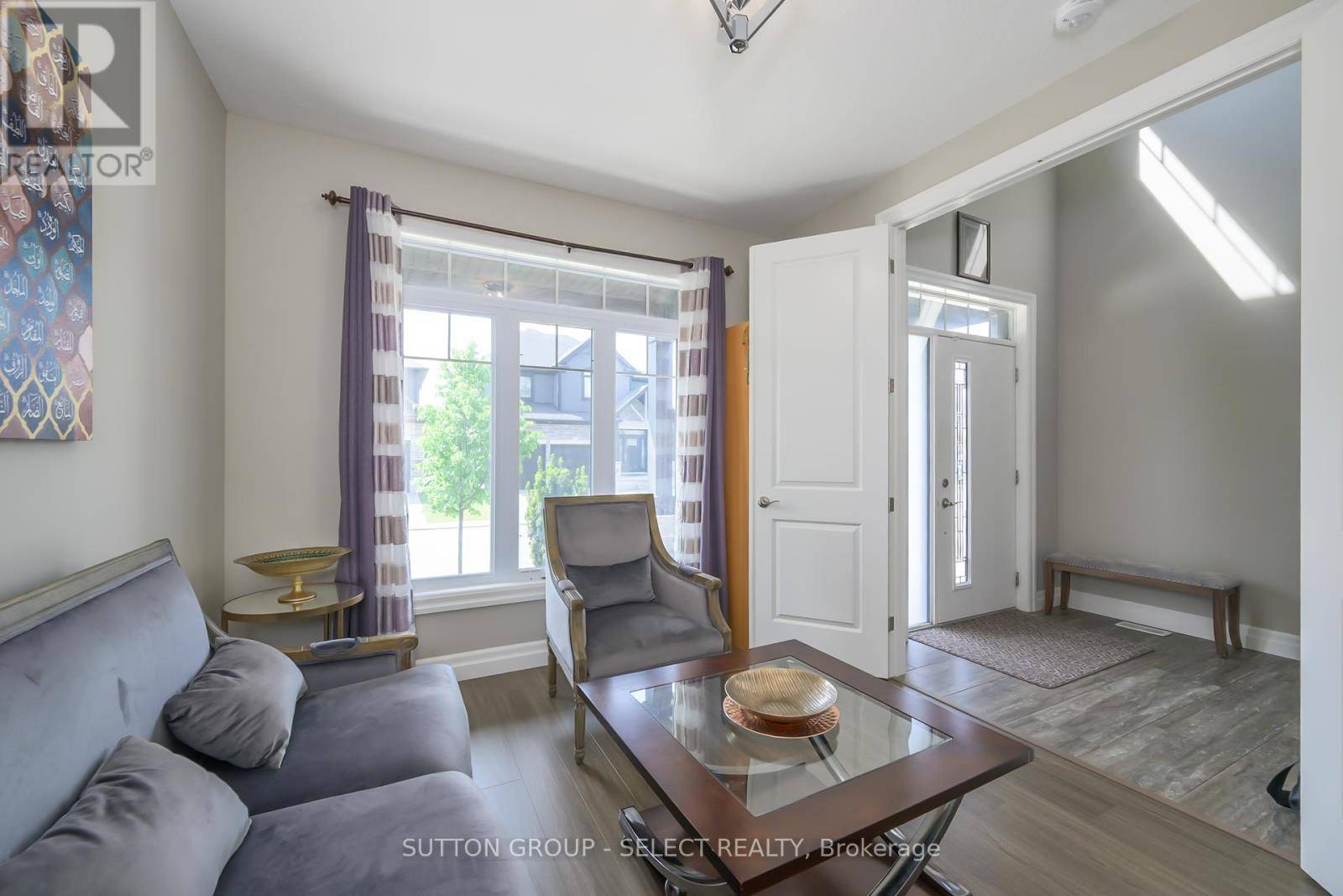 London North (north S), ON N6G0T3,1061 Eagletrace DR #33