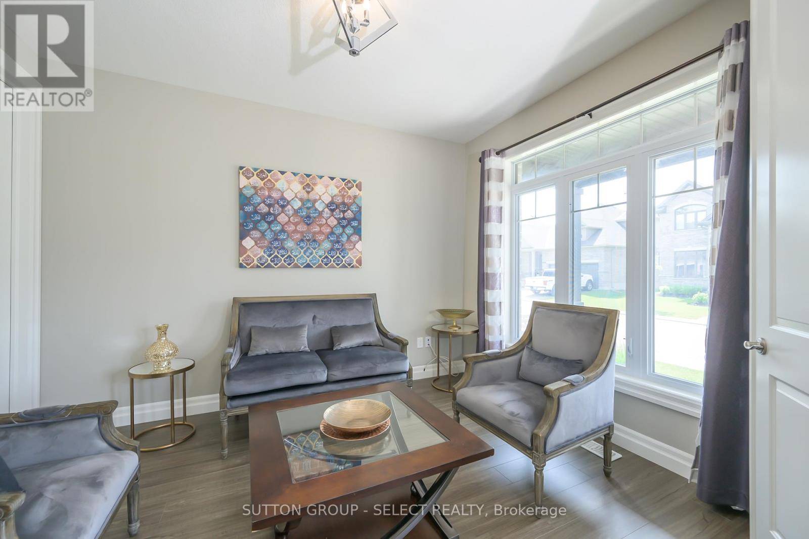 London North (north S), ON N6G0T3,1061 Eagletrace DR #33