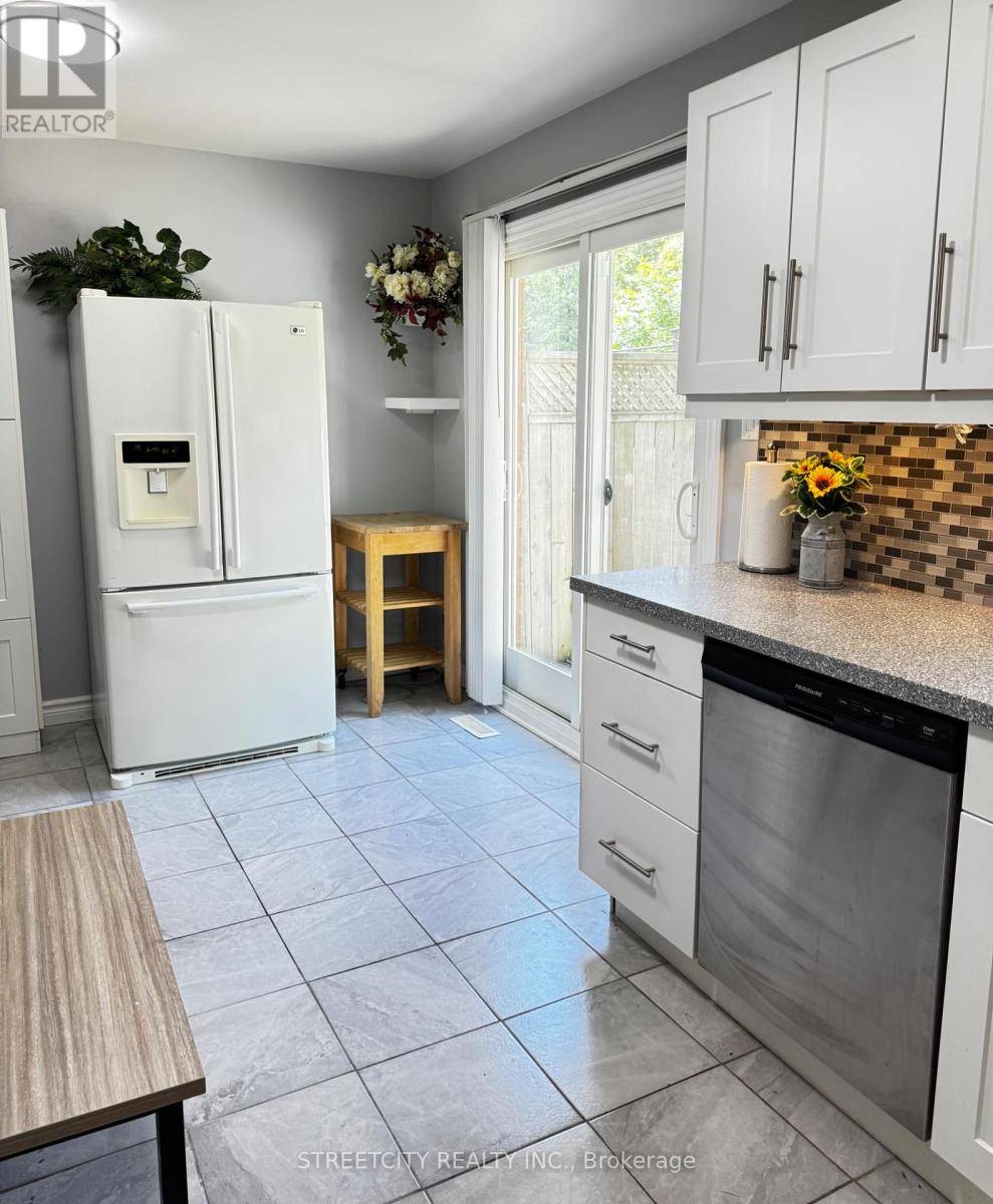 London North (north F), ON N6G2E7,237 HOMESTEAD(ROOM) CRESCENT