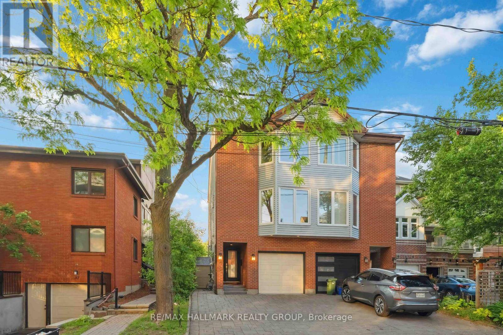 Ottawa, ON K1N8N8,39 ROBINSON AVENUE