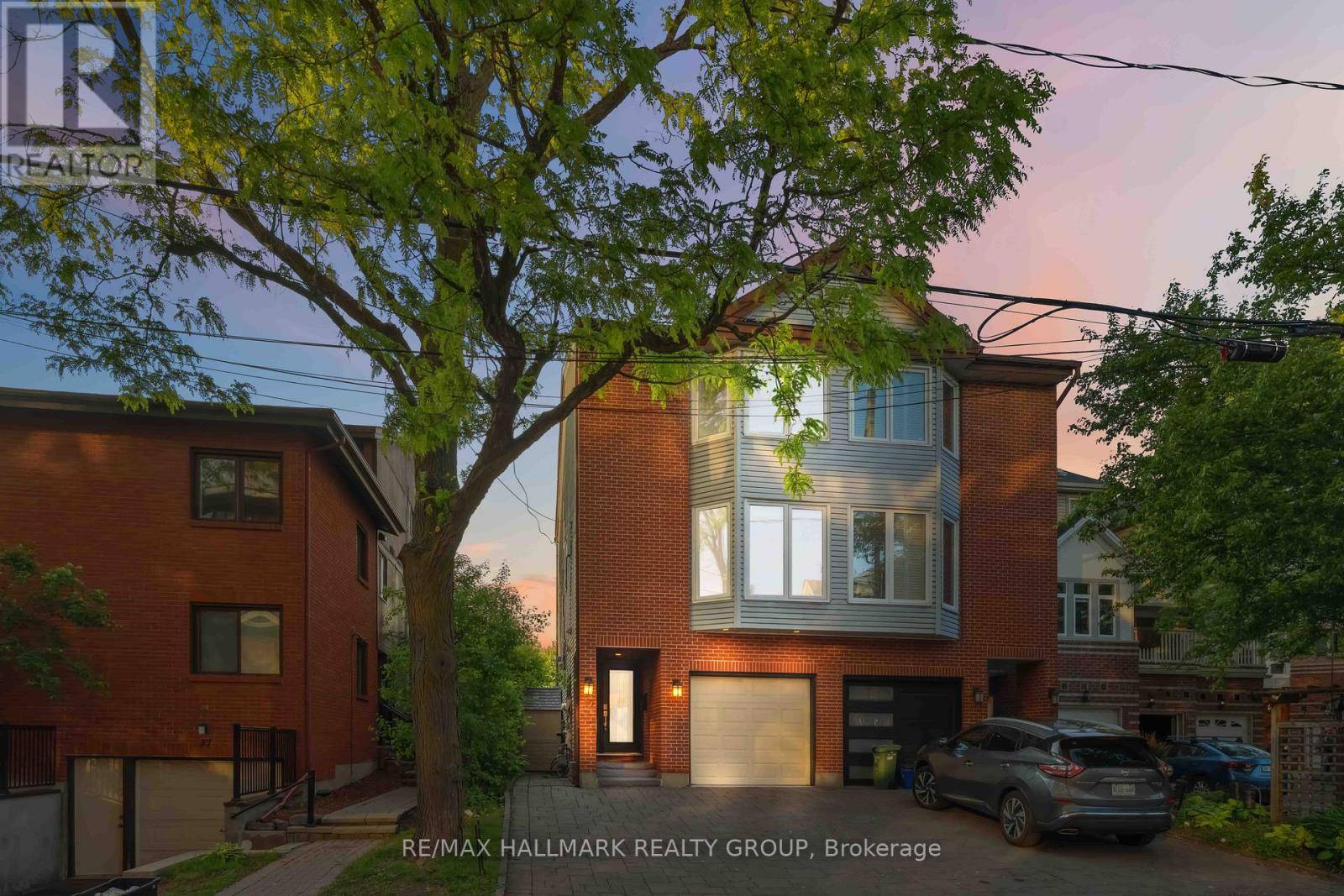 39 ROBINSON AVENUE, Ottawa, ON K1N8N8
