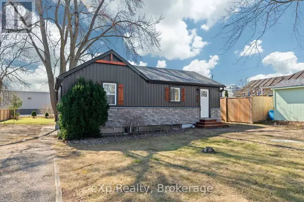 Strathroy-caradoc (nw), ON N7G1V3,236 SYDENHAM STREET