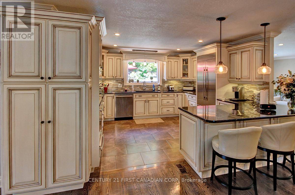 London North (north Q), ON N6H4P6,811 CLEARVIEW CRESCENT