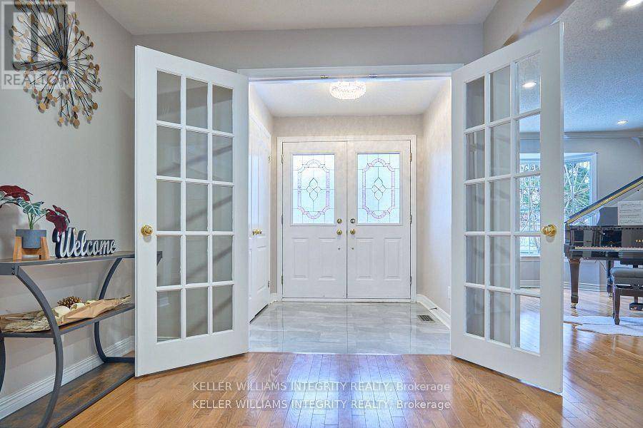 Ottawa, ON K2M2C8,9 SHANNONDOE CRESCENT