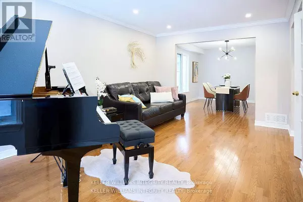 Ottawa, ON K2M2C8,9 SHANNONDOE CRESCENT