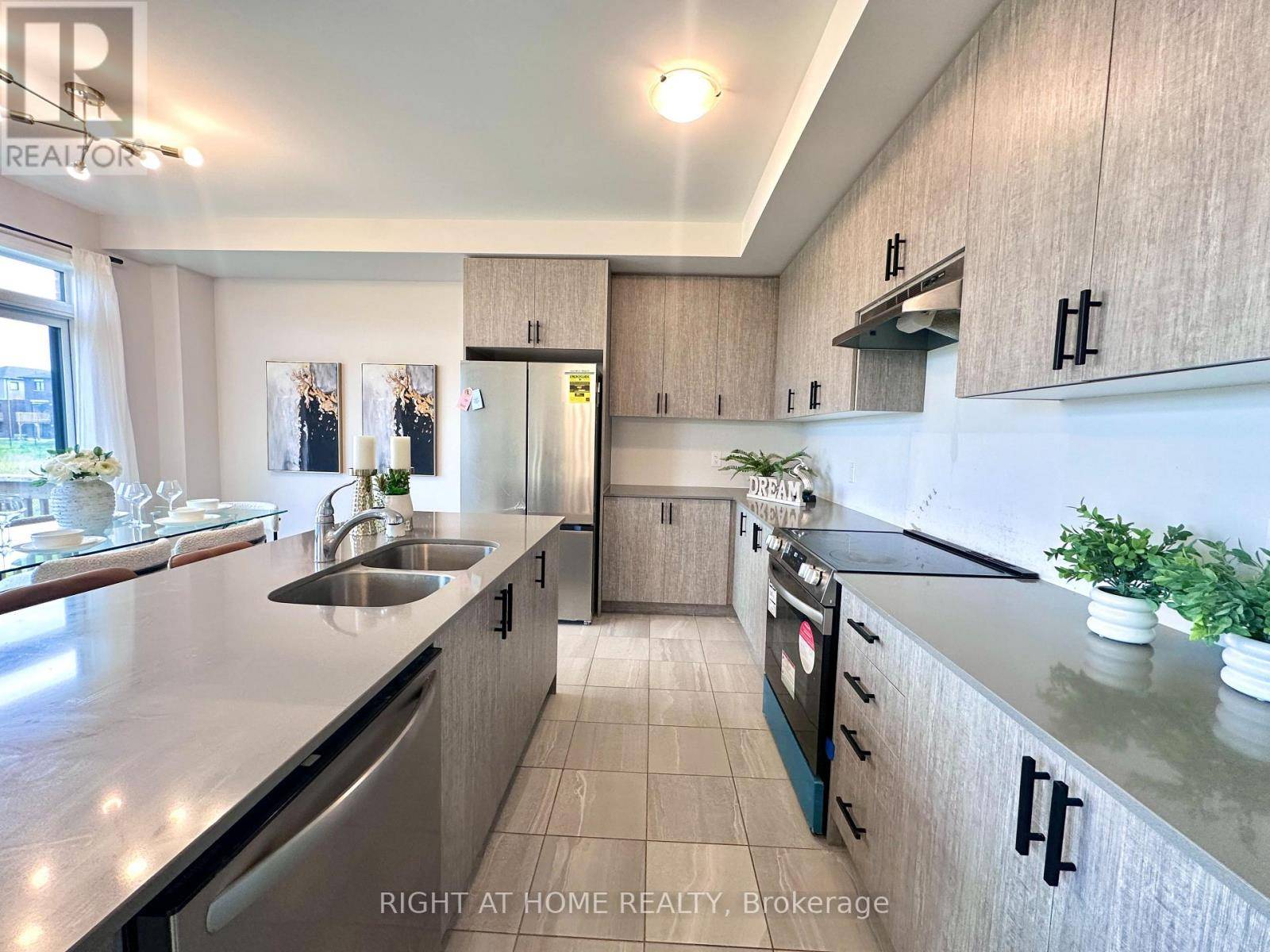Cambridge, ON N1S0E1,27 BLACKBURN STREET