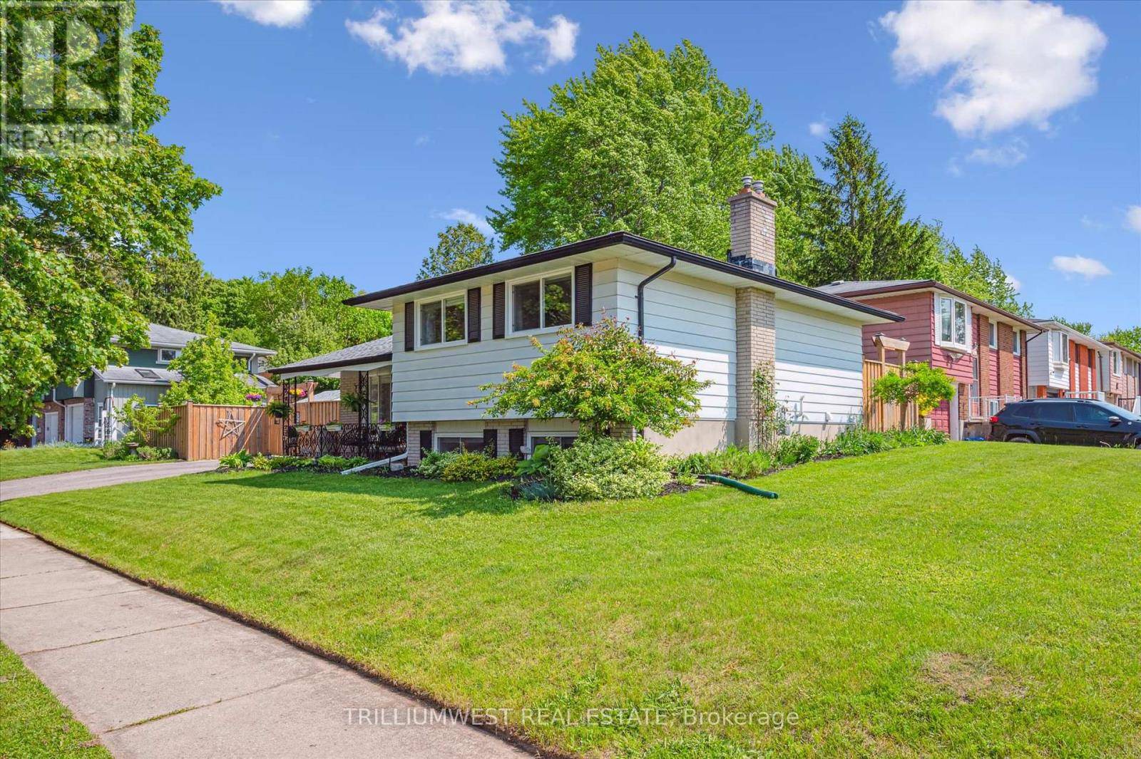Waterloo, ON N2L4M9,291 PARKMOUNT DRIVE