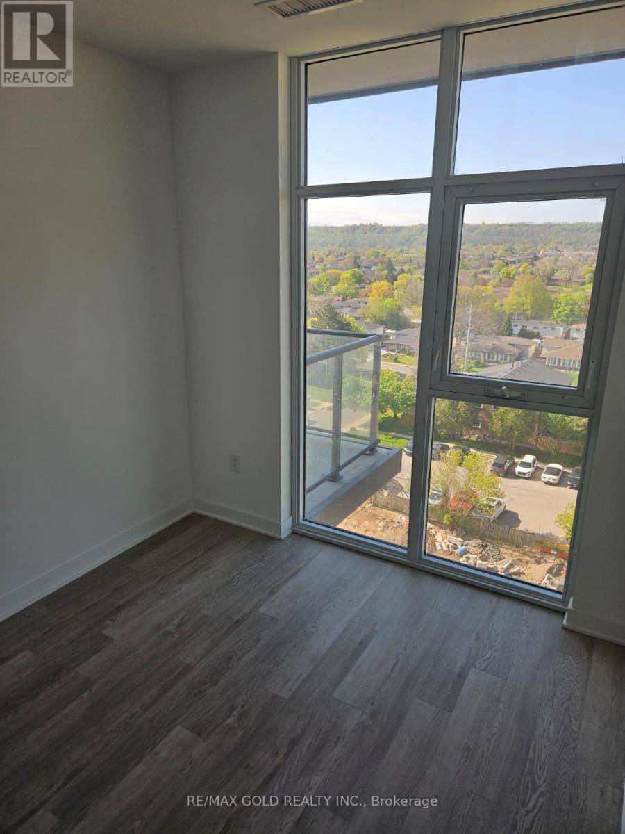 Hamilton (riverdale), ON L8E2J8,2782 Barton ST #820
