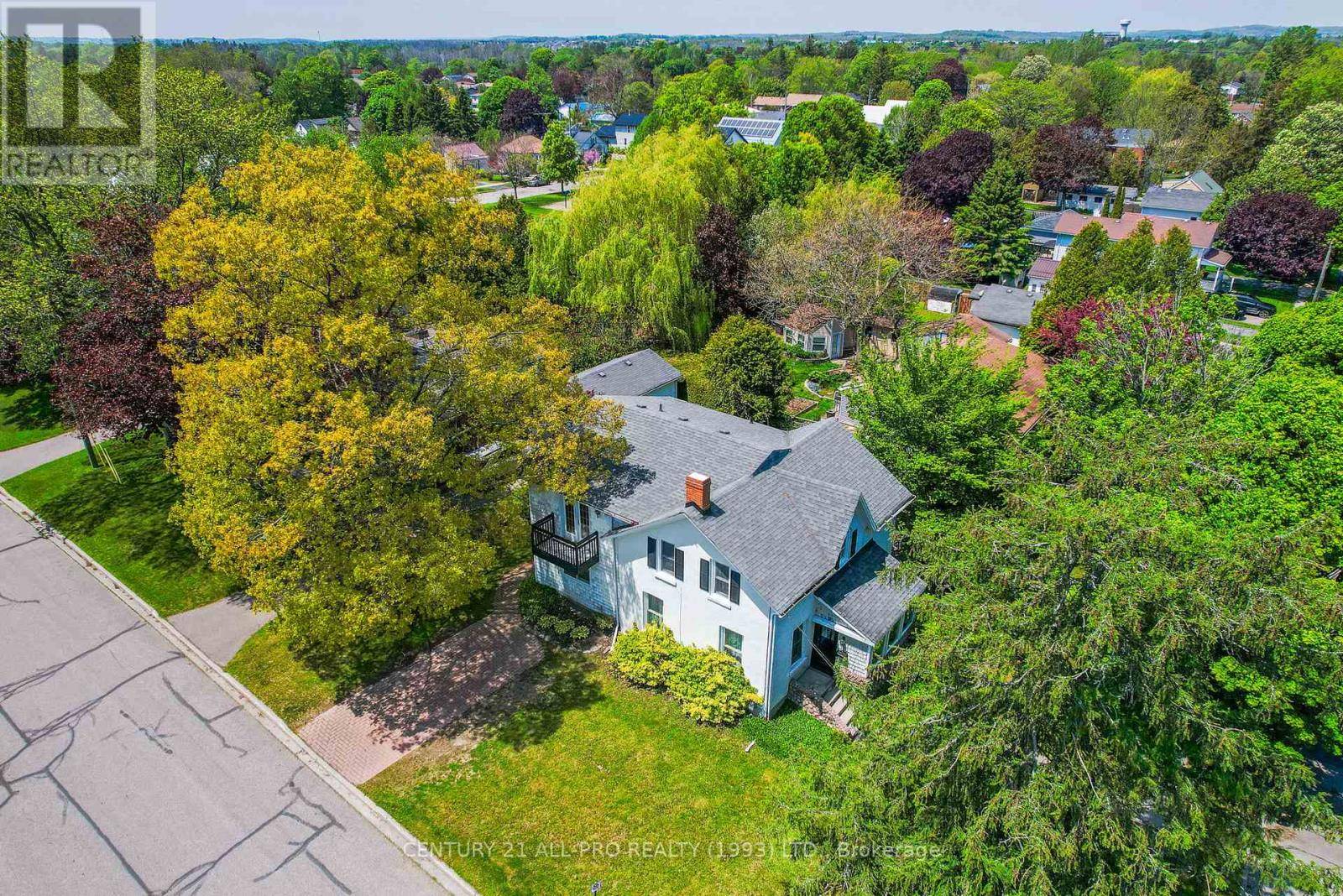Cobourg, ON K9A2Z2,113 TREMAINE STREET