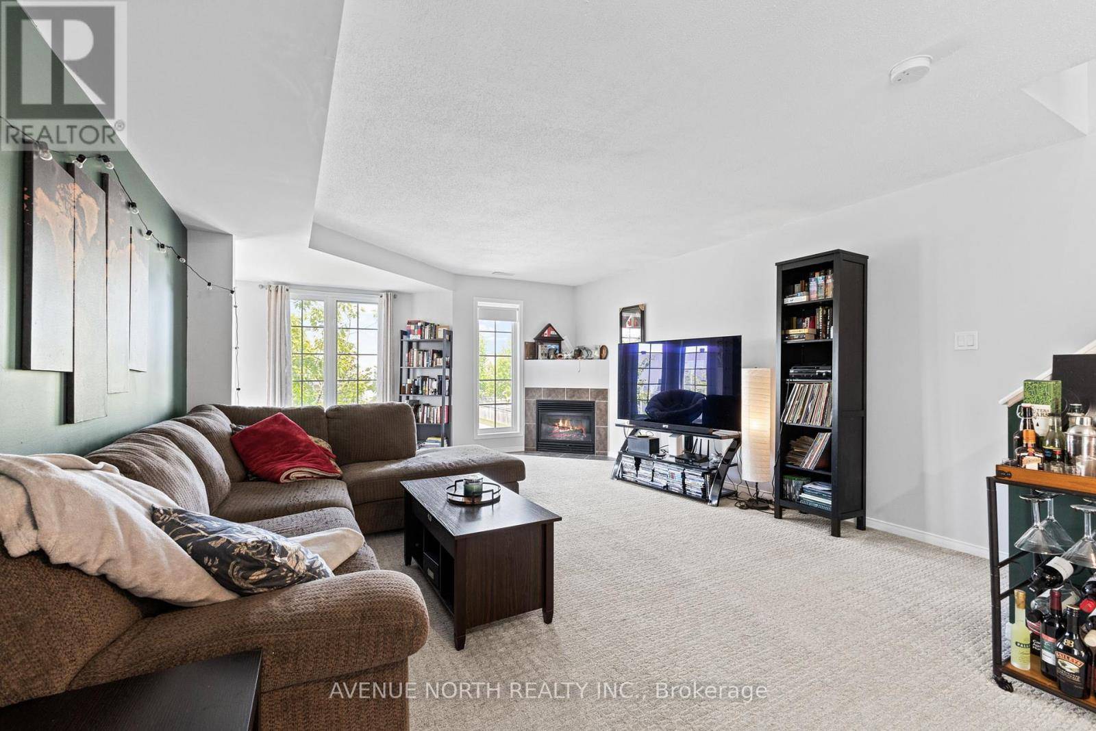 Ottawa, ON K2J0J3,130 Berrigan DR #76