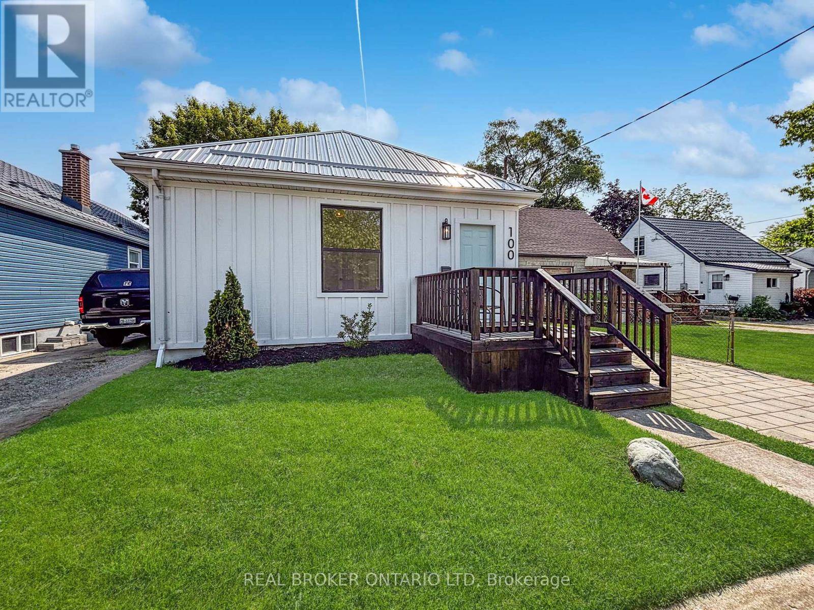 London East (east M), ON N5Z2N5,100 DELAWARE STREET