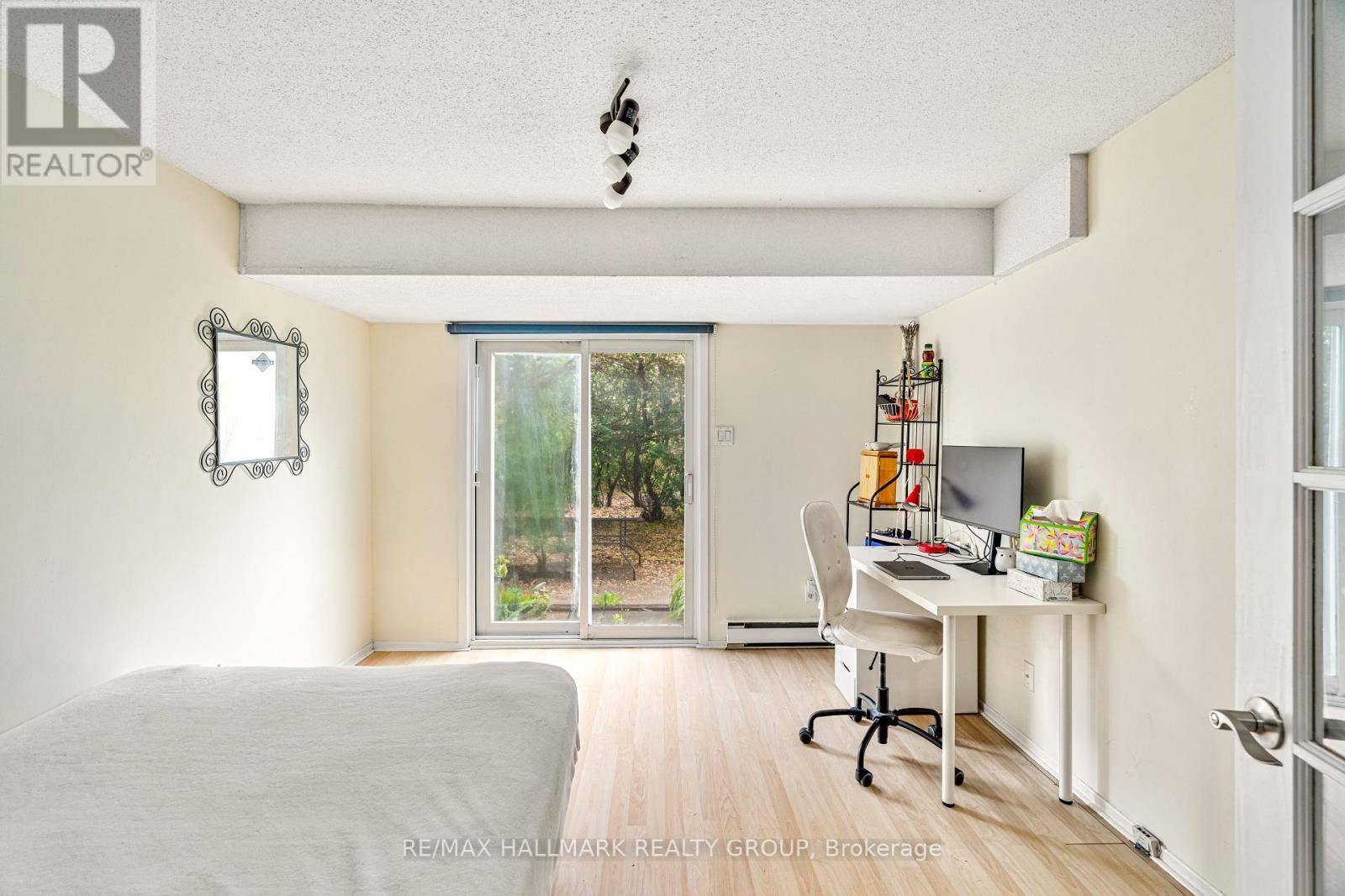 Ottawa, ON K2G4N1,1A CRESTLEA CRESCENT