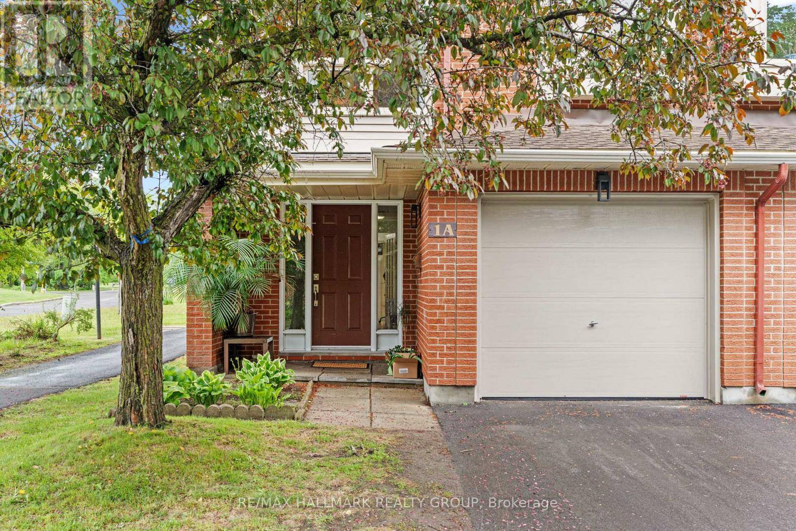 Ottawa, ON K2G4N1,1A CRESTLEA CRESCENT