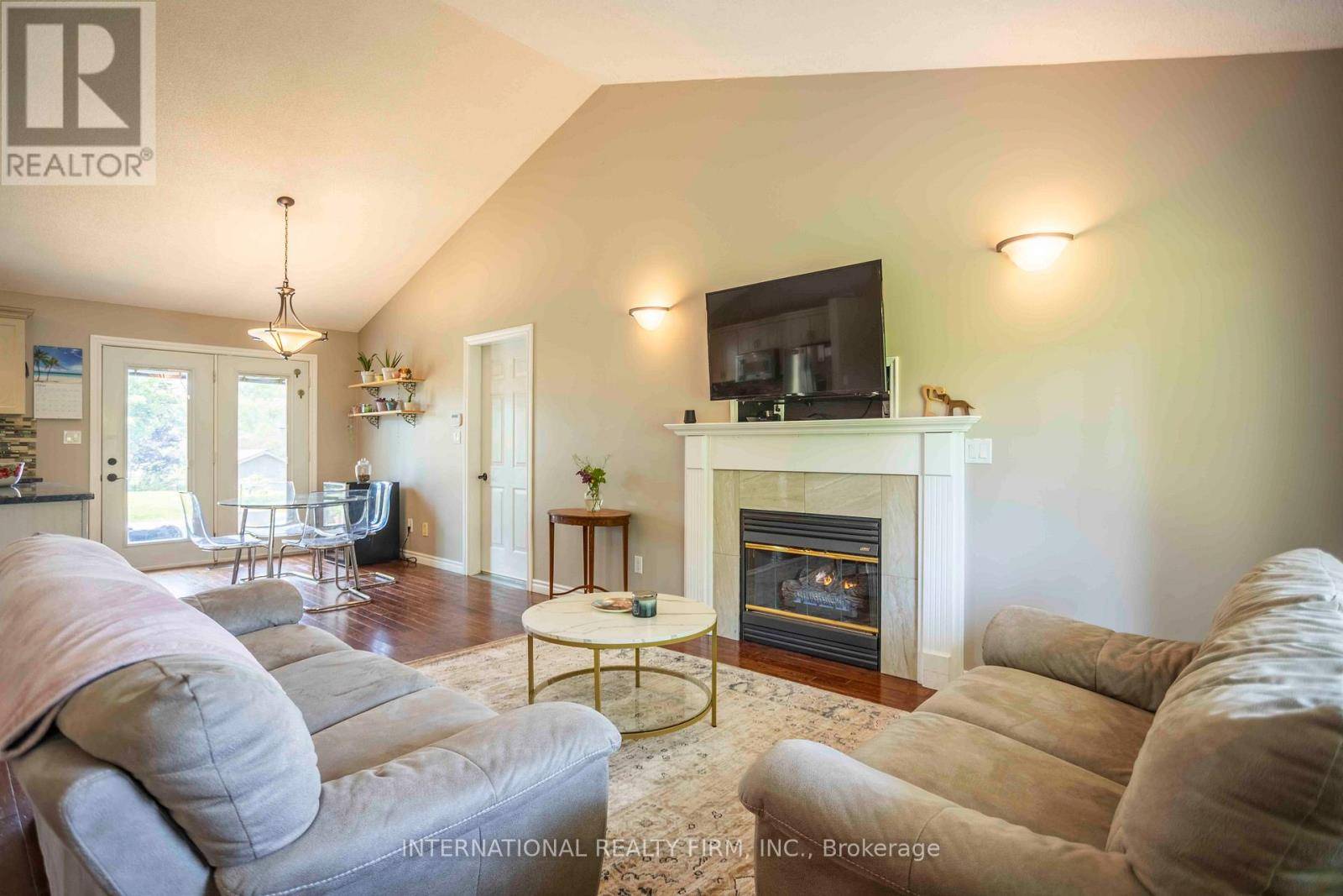 Kawartha Lakes (mariposa), ON K0M2C0,52 SHELLEY DRIVE