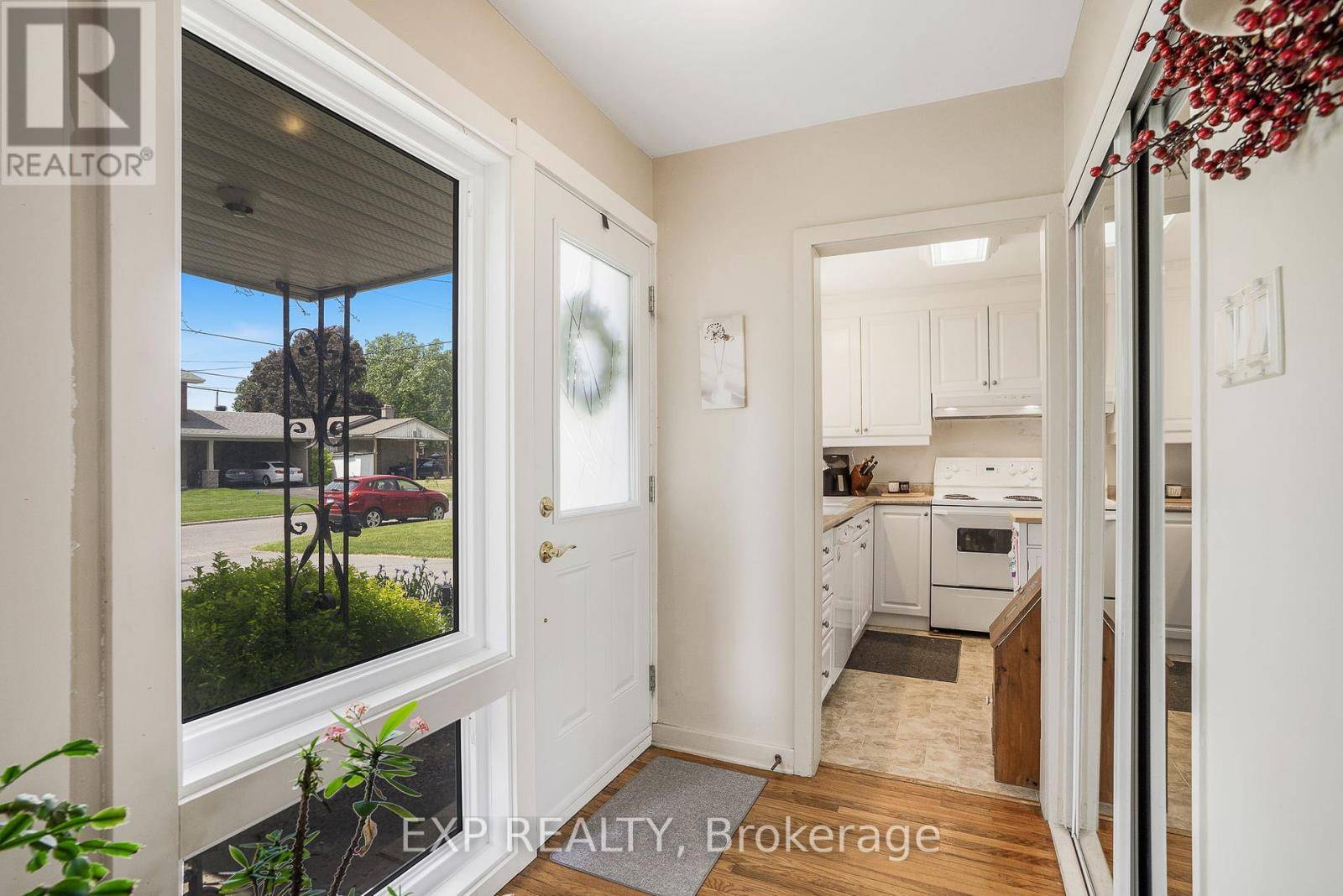 Cornwall, ON K6J2C9,323 SUSAN AVENUE