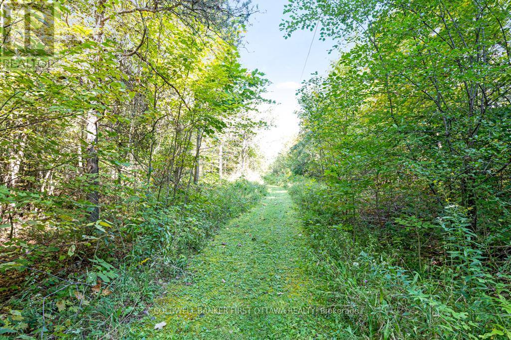 Rideau Lakes, ON K0G1V0,68 PENNY LANE