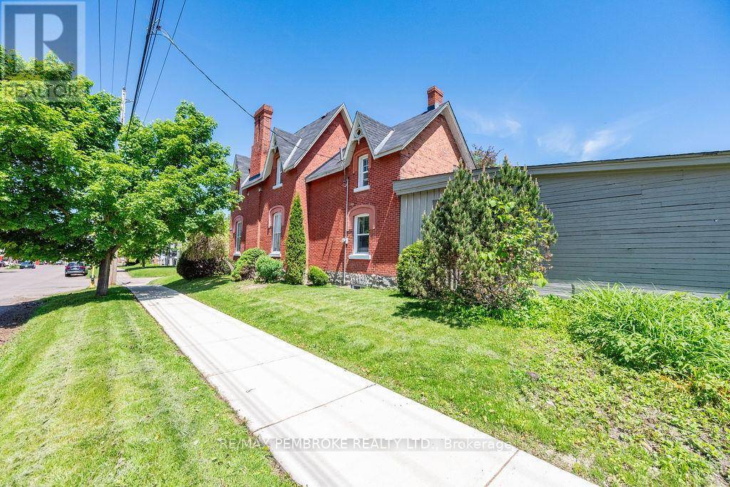 Pembroke, ON K8A3G9,242 SUPPLE STREET