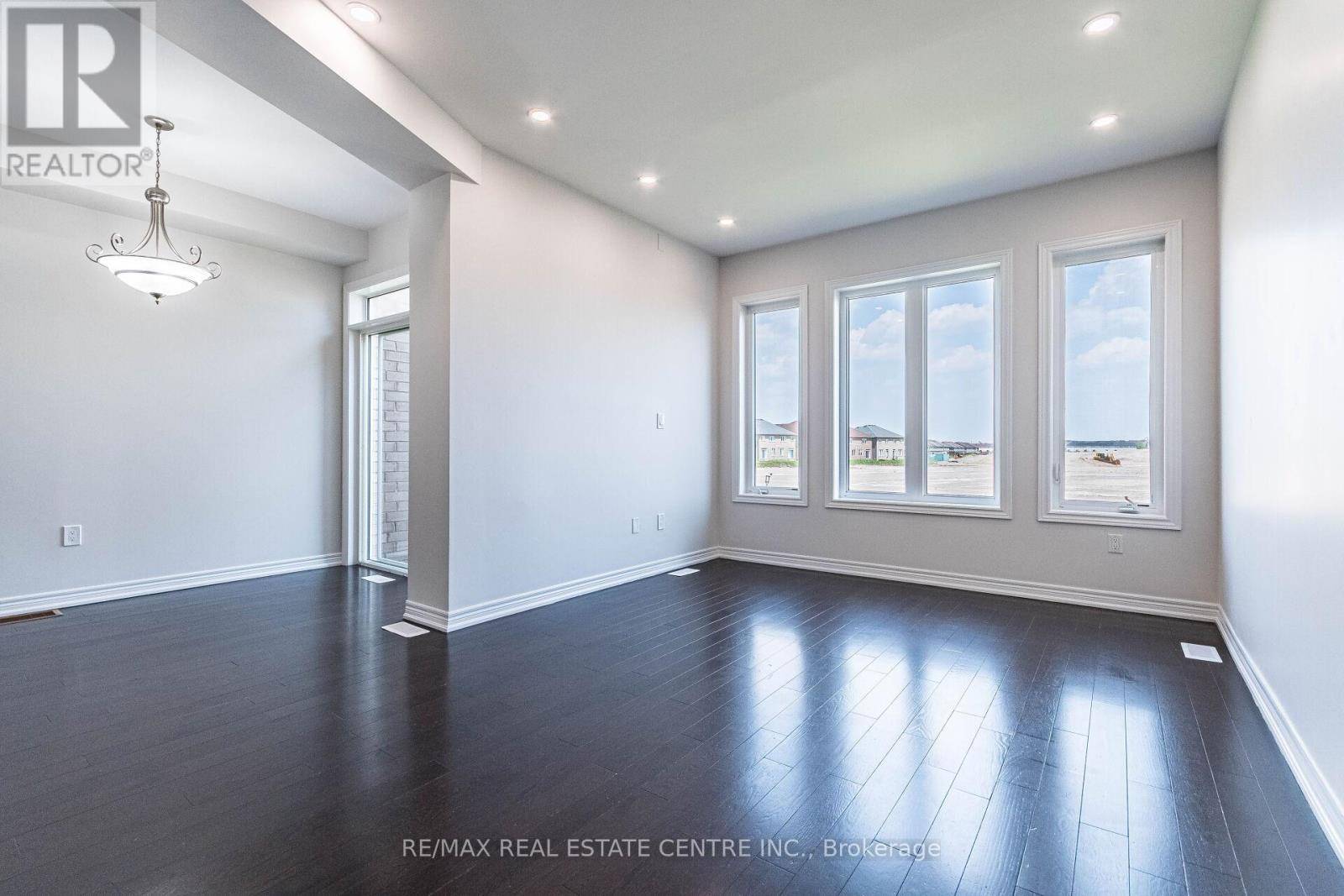 Hamilton (stoney Creek), ON L8J0L2,31 BAYONNE DRIVE