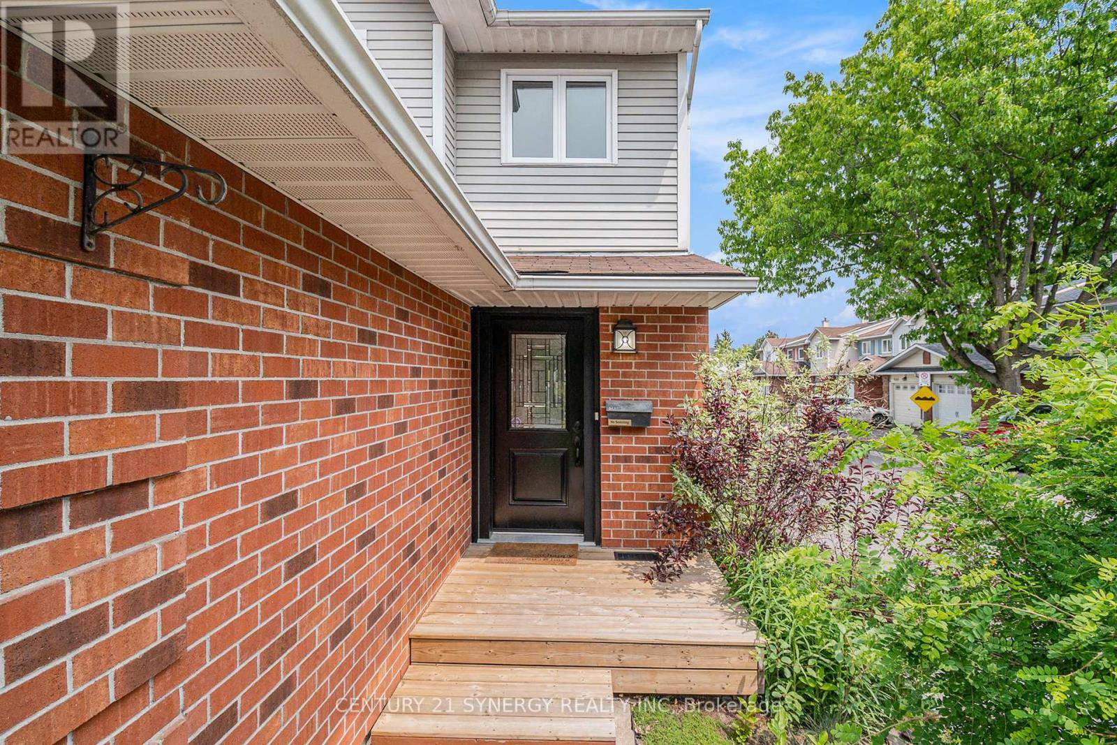 Ottawa, ON K1C3E6,6422 TIMOTHY COURT
