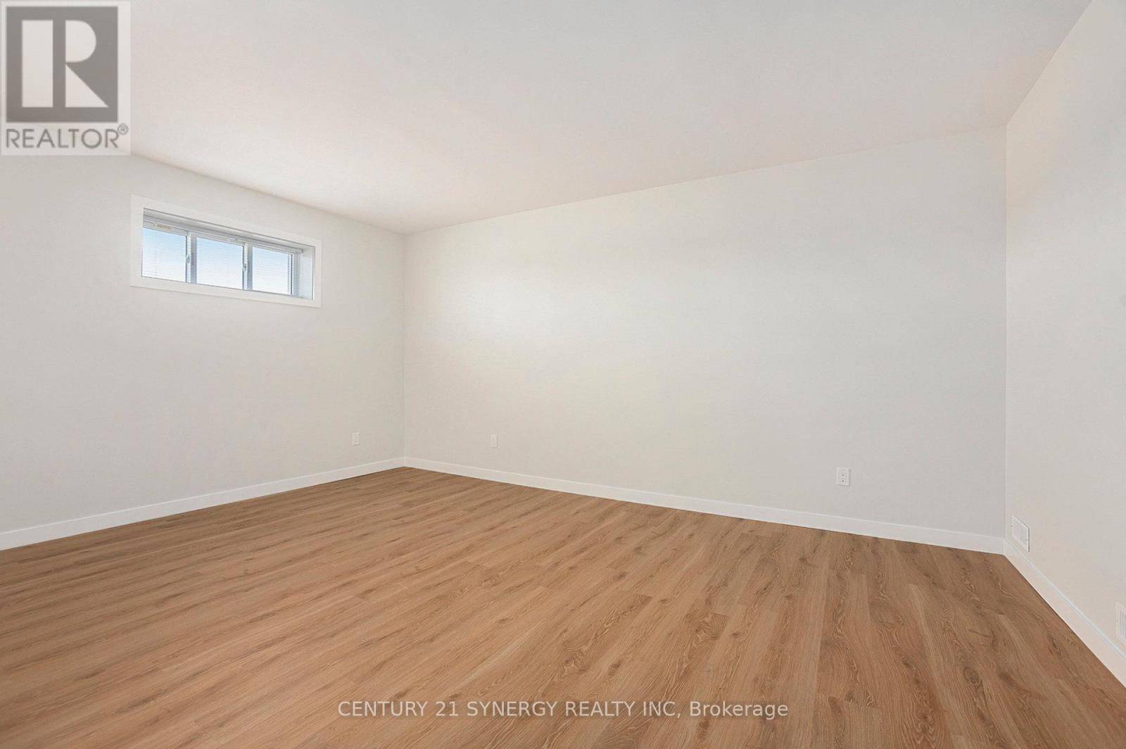 North Stormont, ON K0A1R0,96 Helen ST #B