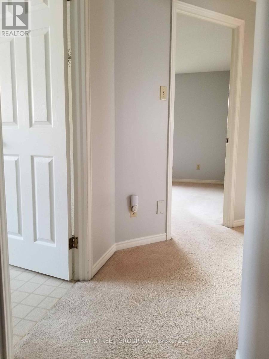 Waterloo, ON N2T2J1,423 TIMBERCROFT CRESCENT