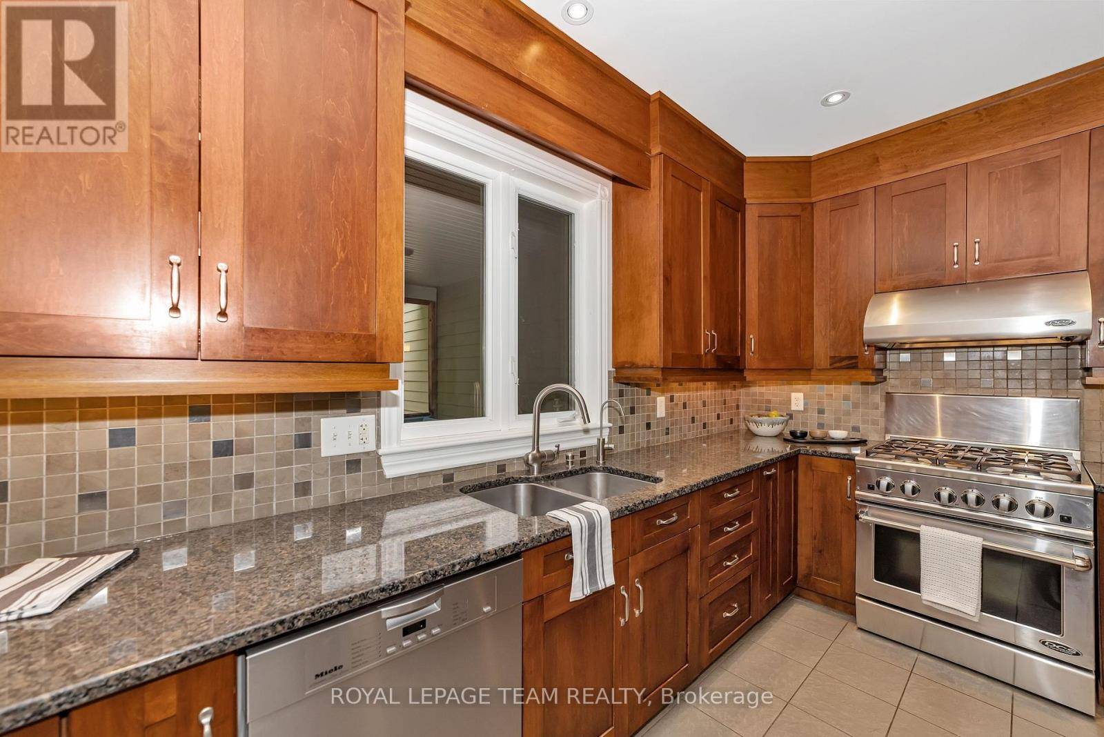 Ottawa, ON K2W1H3,387 RIDGESIDE FARM DRIVE