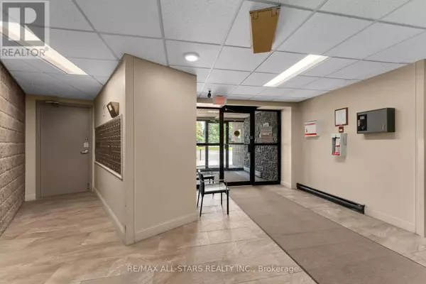Kingston (central City West), ON K7M7H5,17 Eldon Hall PL #212