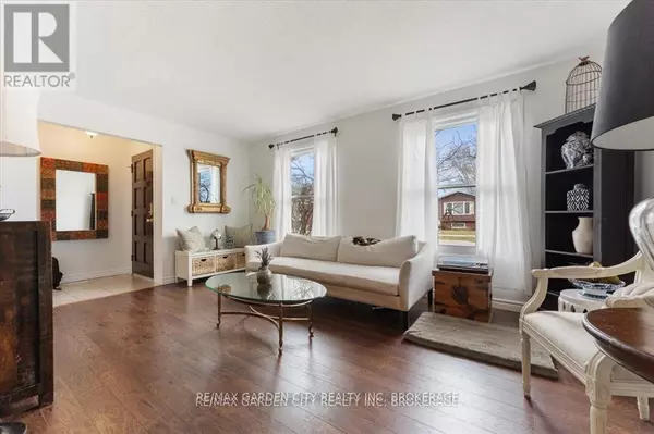 Welland (prince Charles), ON L3C5Z9,68 BARRINGTON DRIVE