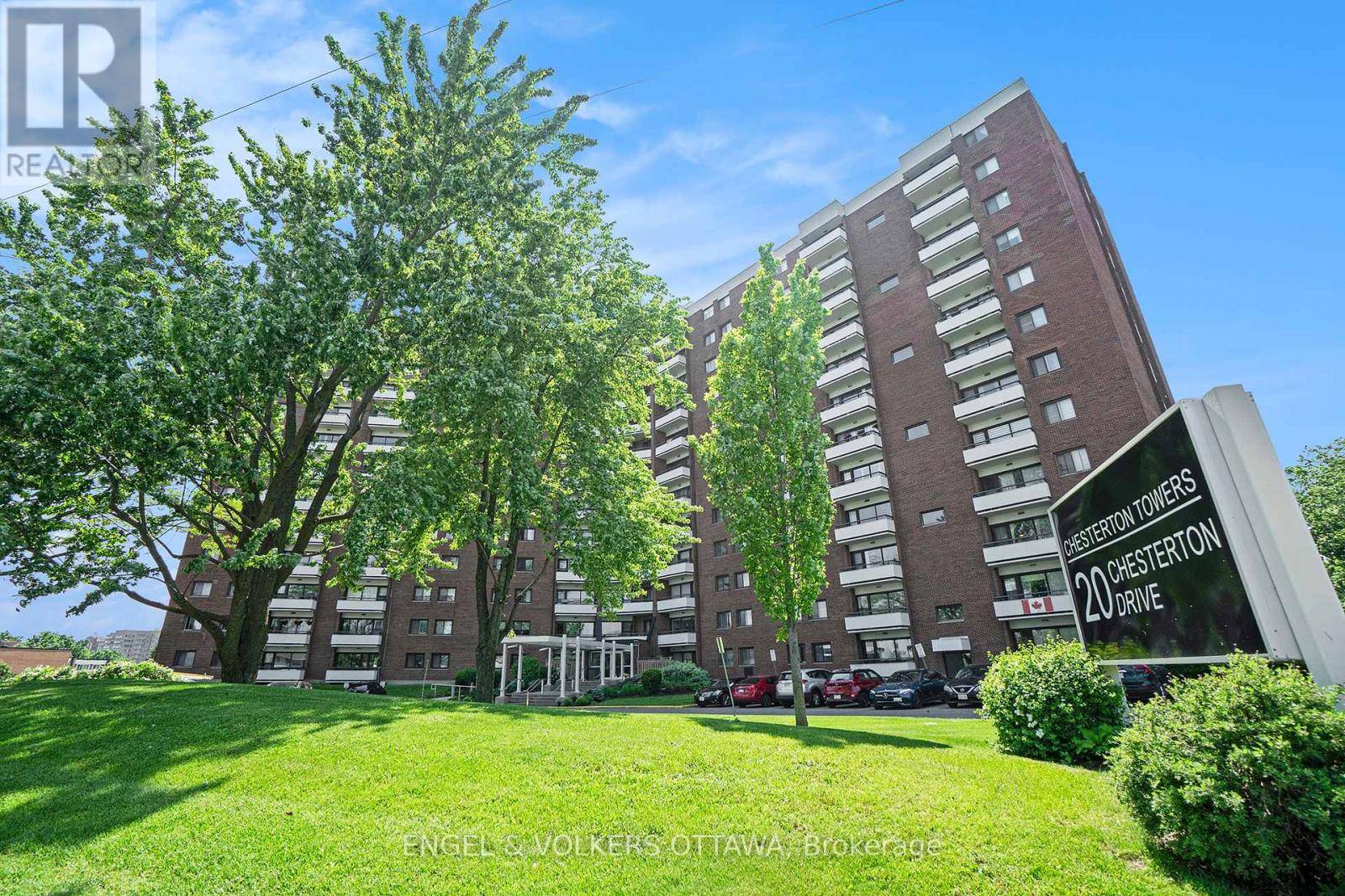 Ottawa, ON K2E6Z7,20 Chesterton DR #817