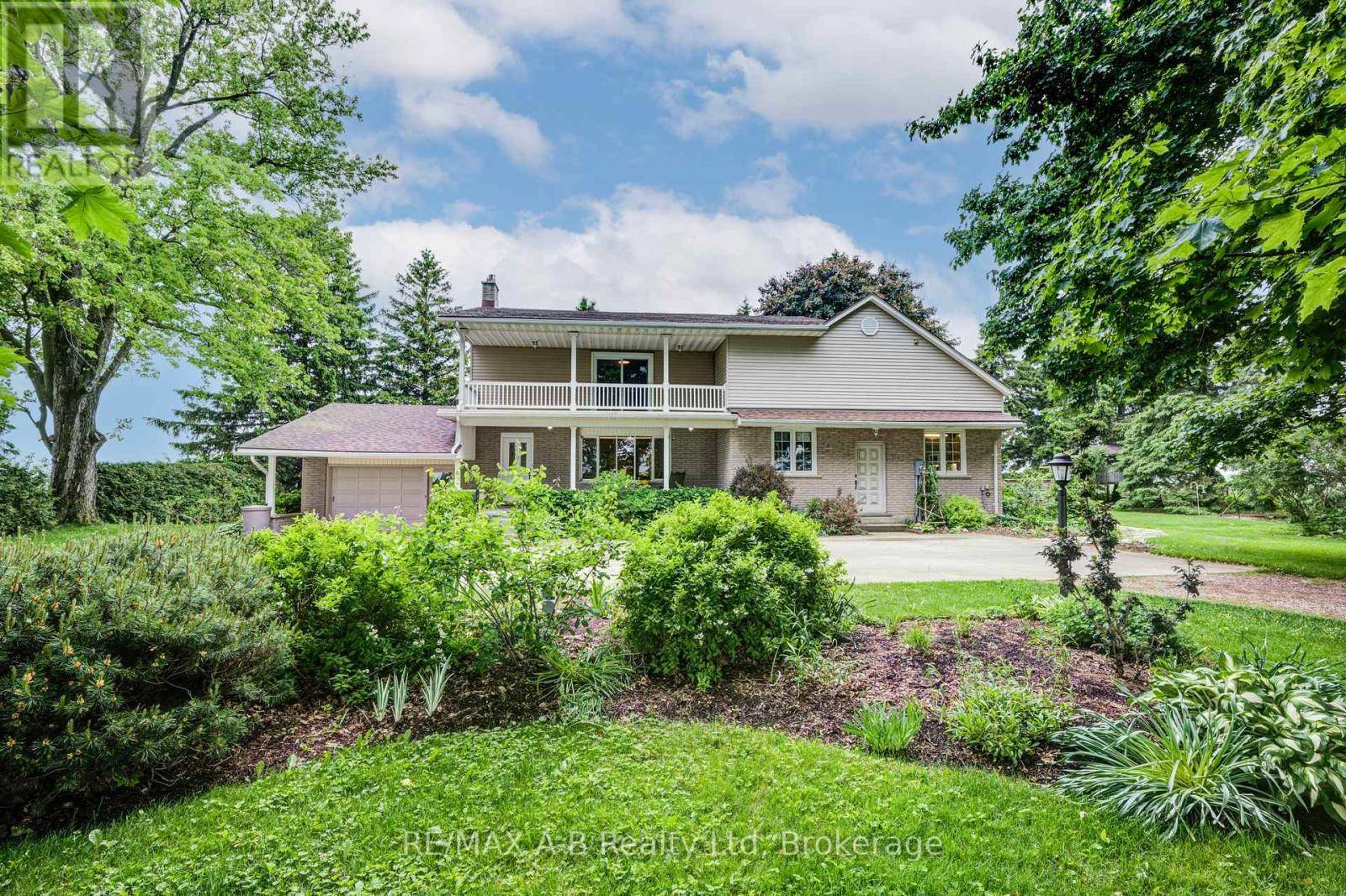Perth East (south Easthope), ON N0B2R0,3498 RD 109 ROAD